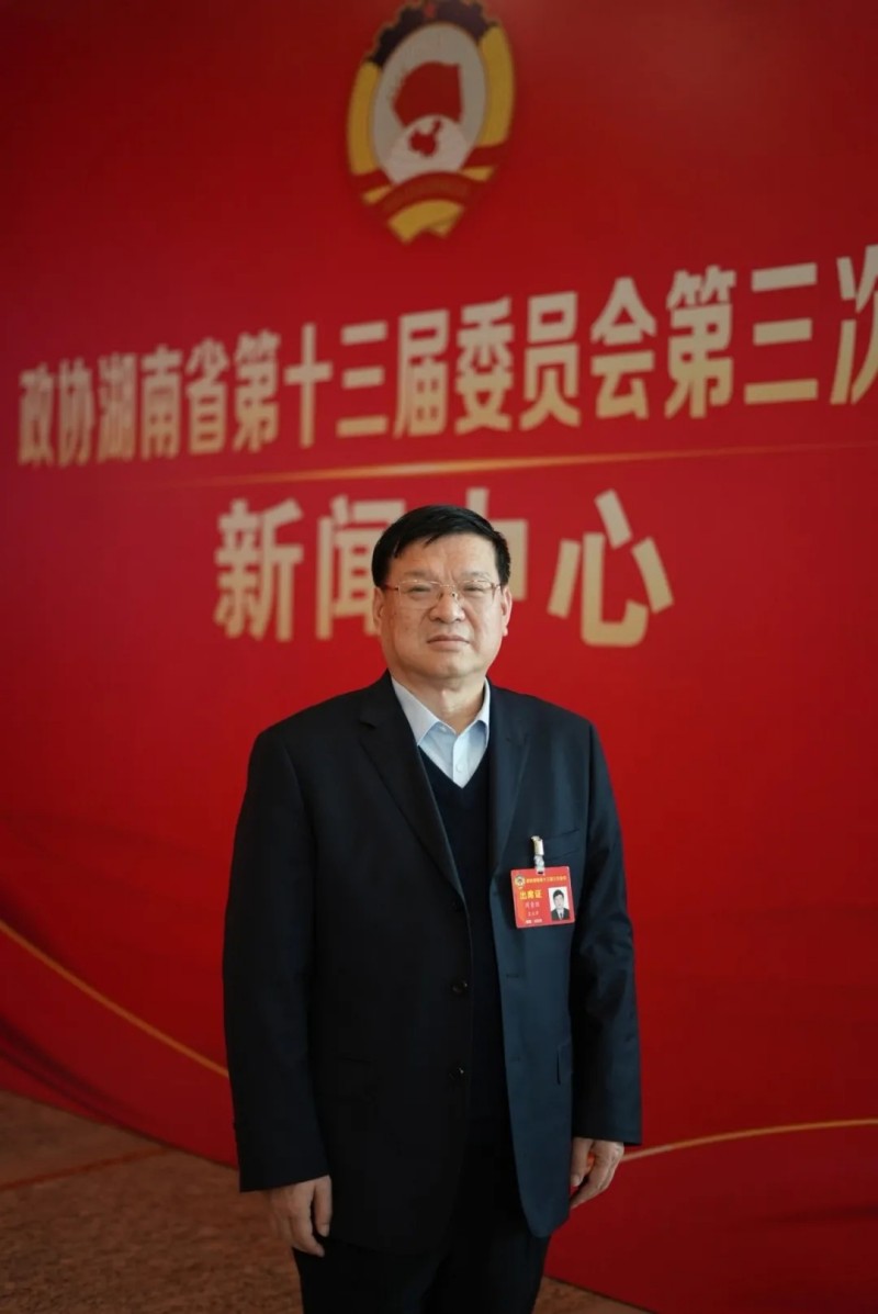 兩會(huì)供銷(xiāo)之聲丨周重旺：產(chǎn)業(yè)先行，以農(nóng)業(yè)經(jīng)營(yíng)主體的發(fā)展助力鄉(xiāng)村振興