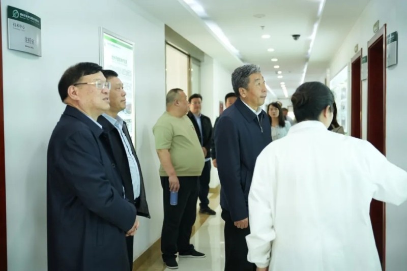 山西省供銷(xiāo)合作社聯(lián)合社黨組書(shū)記、理事會(huì)主任高建軍一行蒞臨公司調(diào)研指導(dǎo)