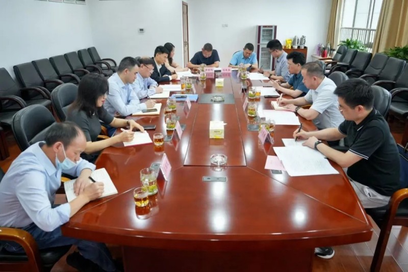 湖南省供銷(xiāo)合作總社黨組書(shū)記、理事會(huì)主任周曉理調(diào)研公司并主持召開(kāi)座談會(huì)